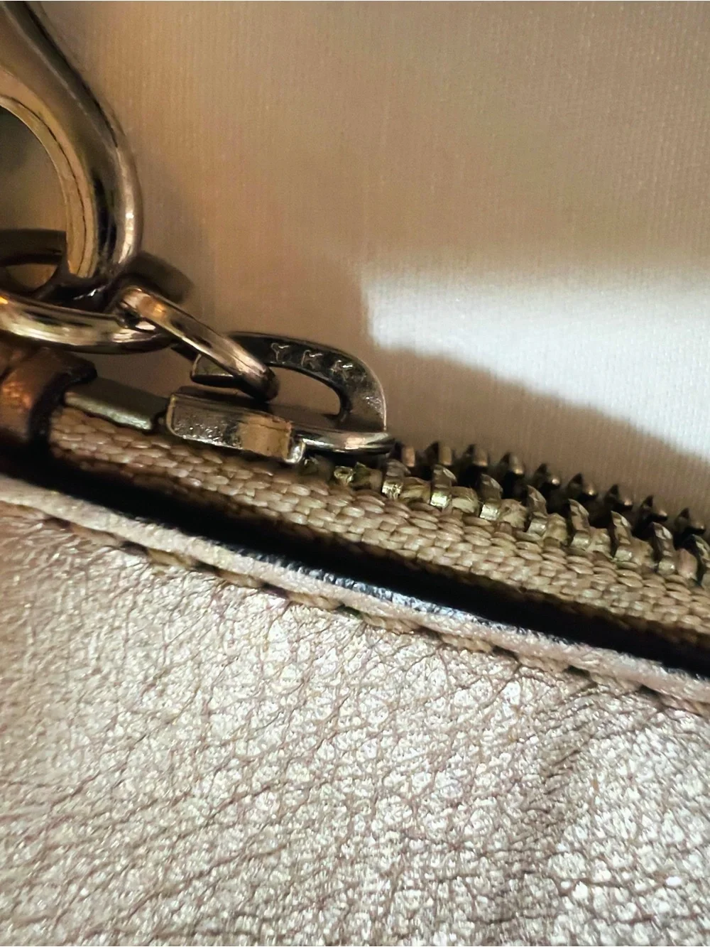 💚Coach Gunmetal Metallic Leather Wristlet with Chain Strap Y2K wristlet clutch 🩷
